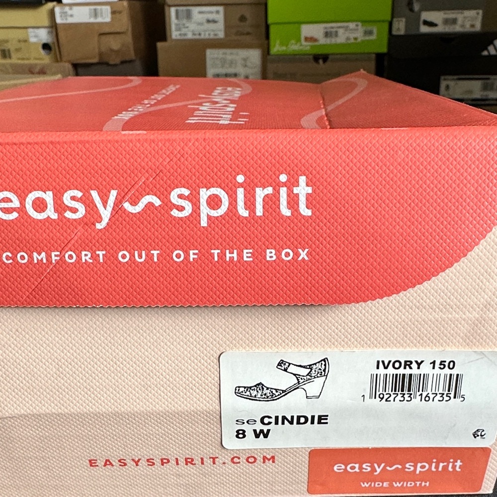 Easy Spirit Women's White Cutout Heels - Picture 6 of 6